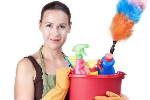 Move out cleaning service for a Bromley property with detailed kitchen and living area cleaning